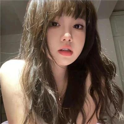 与一位女士合影